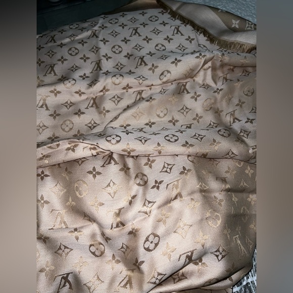 Louis Vuitton Scarf - Picture 5 of 8